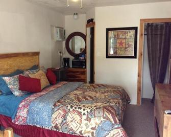 Enchanted Hideaway Cabins And Cottages - Ruidoso - Schlafzimmer