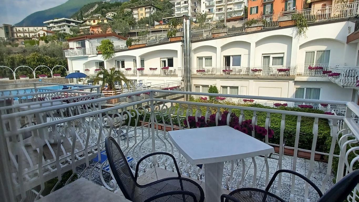 Hotel Excelsior Bay