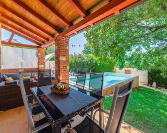 Lovely Villa Near the Beach - Višnjan