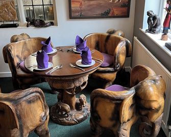 Cotswold High Street Entire 3/4 bedroom apartment & Siam Cottage Thai Restaurant - Moreton-in-Marsh - Dining room