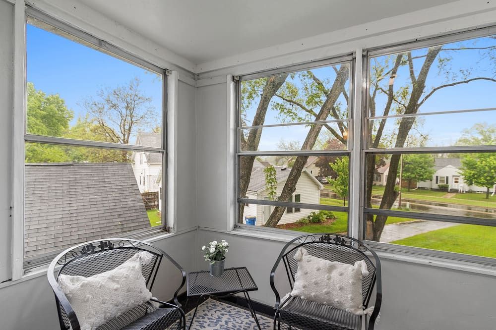 Comfy Nook- 2Bed, 20 Minutes from Wisconsin Dells - Portage - Balcón