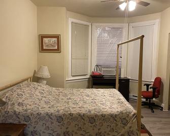Apt near St. Christopher Hospital &Shriners Children Hospital - Philadelphia - Bedroom
