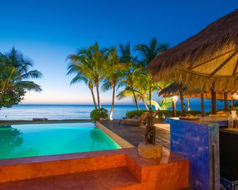 Laluna - Saint George's - Piscina