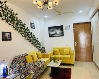 The Tiger Square Near India Expo Mart - Noida - Living room