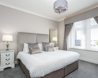 The Alexander - Donnini Deluxe - Prestwick - Bedroom