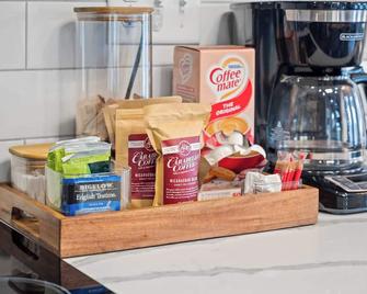 The Lodges at Eden Reserve - Pet Friendly Cabins Near Ark - Williamstown - Buffet