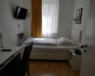 Stadt-Gut-Hotel Rheinischer Hof - Essen - Bedroom
