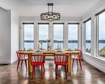 Saltwater Manor - Amazing Ocean View & Hot Tub! - Holyrood - Dining room