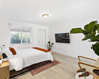 Lovely Rental Unit with free Parking on Premises - Fort Lauderdale - Bedroom