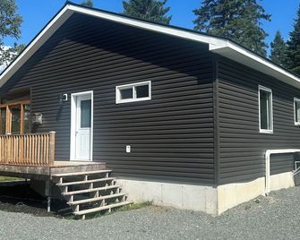 Waterfront Cottage on the Renous River, near the Main Southwest Miramichi River. - Chelmsford - Building