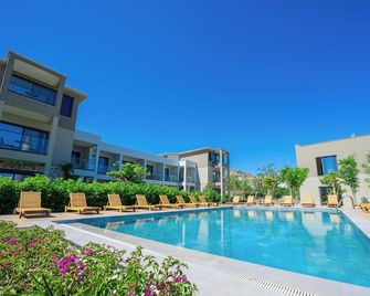 Mare Alba - Gündoğan - Bể bơi