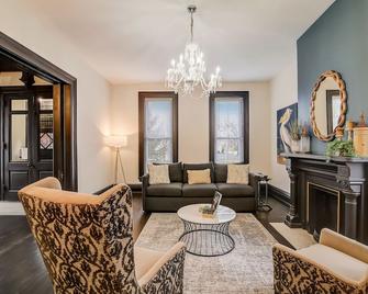 Old Plat Homestead - private pool & close to beach! - Huron - Living room