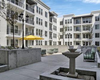 Modern Pet Friendly Downtown Retreat! - Salt Lake City