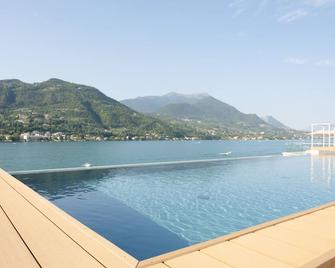 Ah Porticcioli Boutique Apartments Resort - San Felice del Benaco - Pool