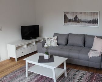 Ferienwohnung in herrlicher Lage - Bad Urach - Wohnzimmer