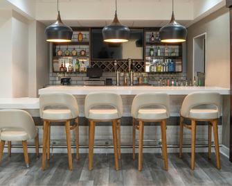 Four Points By Sheraton Alexandria - 亞歷山德里亞 - 酒吧