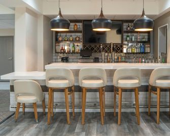 Four Points By Sheraton Alexandria - Alexandria - Bar