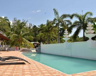 Chateau Margarite Hotel - Montego Bay - Pool