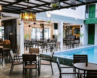 Surestay Plus Hotel By Best Western Ac Luxe Angeles City - Angeles City - Restaurant