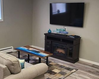 Gorgeous unit near Lake Michigan - Port Washington - Sala de estar