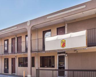 Super 8 By Wyndham Camp Springs/Andrews Afb DC Area - Camp Springs - Building