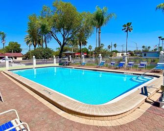 Gulf Way Inn - Clearwater - Πισίνα