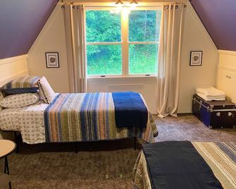 Charming A-frame retreat in a beautiful, natural, and private setting - Coudersport - Bedroom