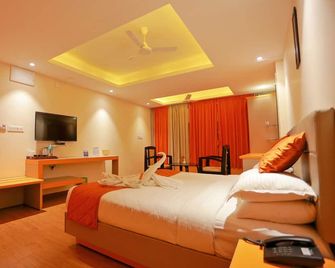 Grand Signature Hotel & spa - Yercaud - Schlafzimmer