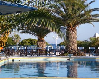 Hotel Alkyon - Megas Gialos - Pool