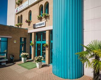 Hotel Luna Blu - Cento - Budova