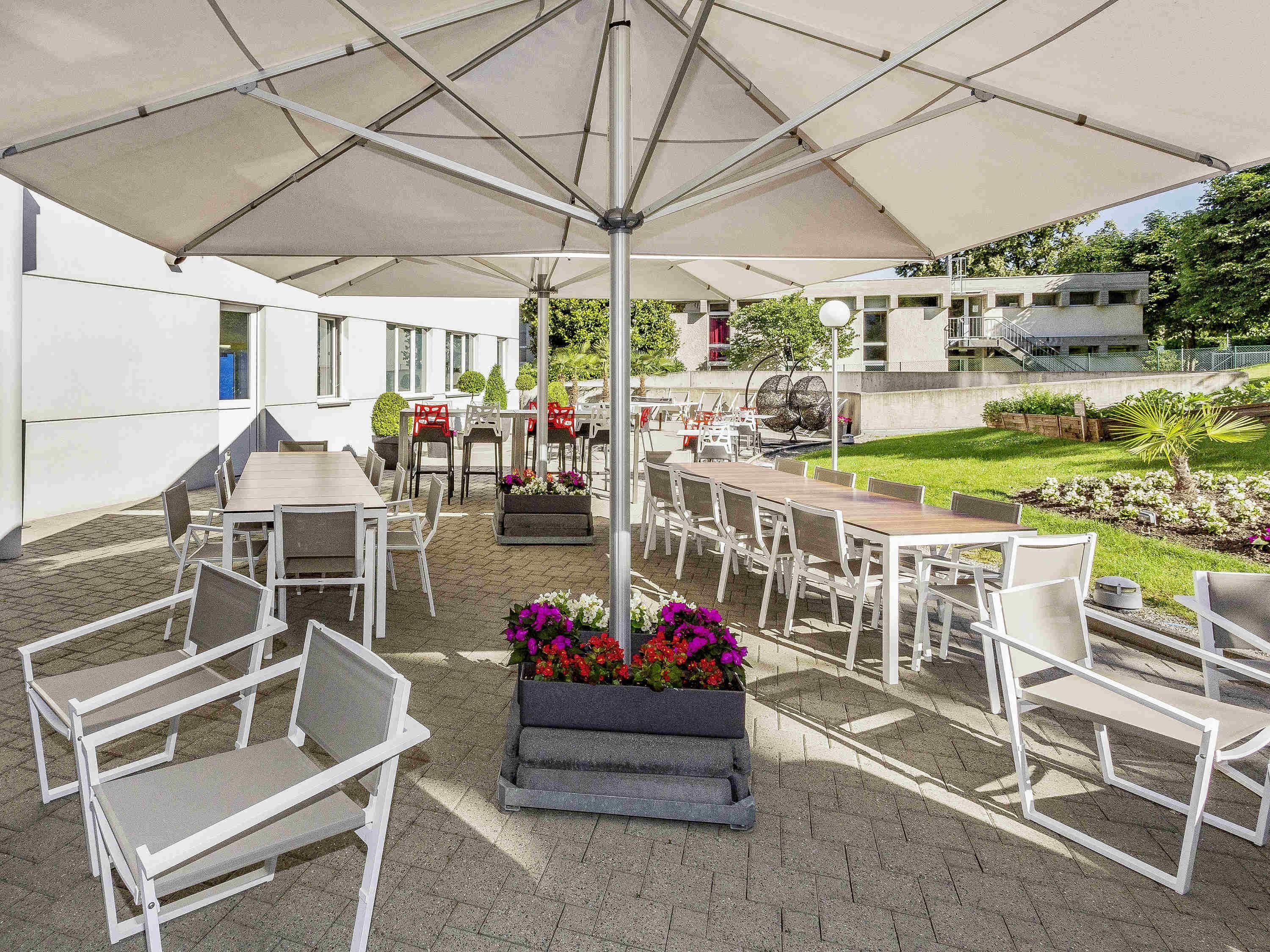 نوفوتيل سويتس مطار جنيف - جنيف - شرفة مرصوفة