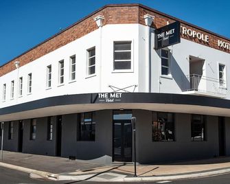 The Met Hotel - טוומבה - בניין