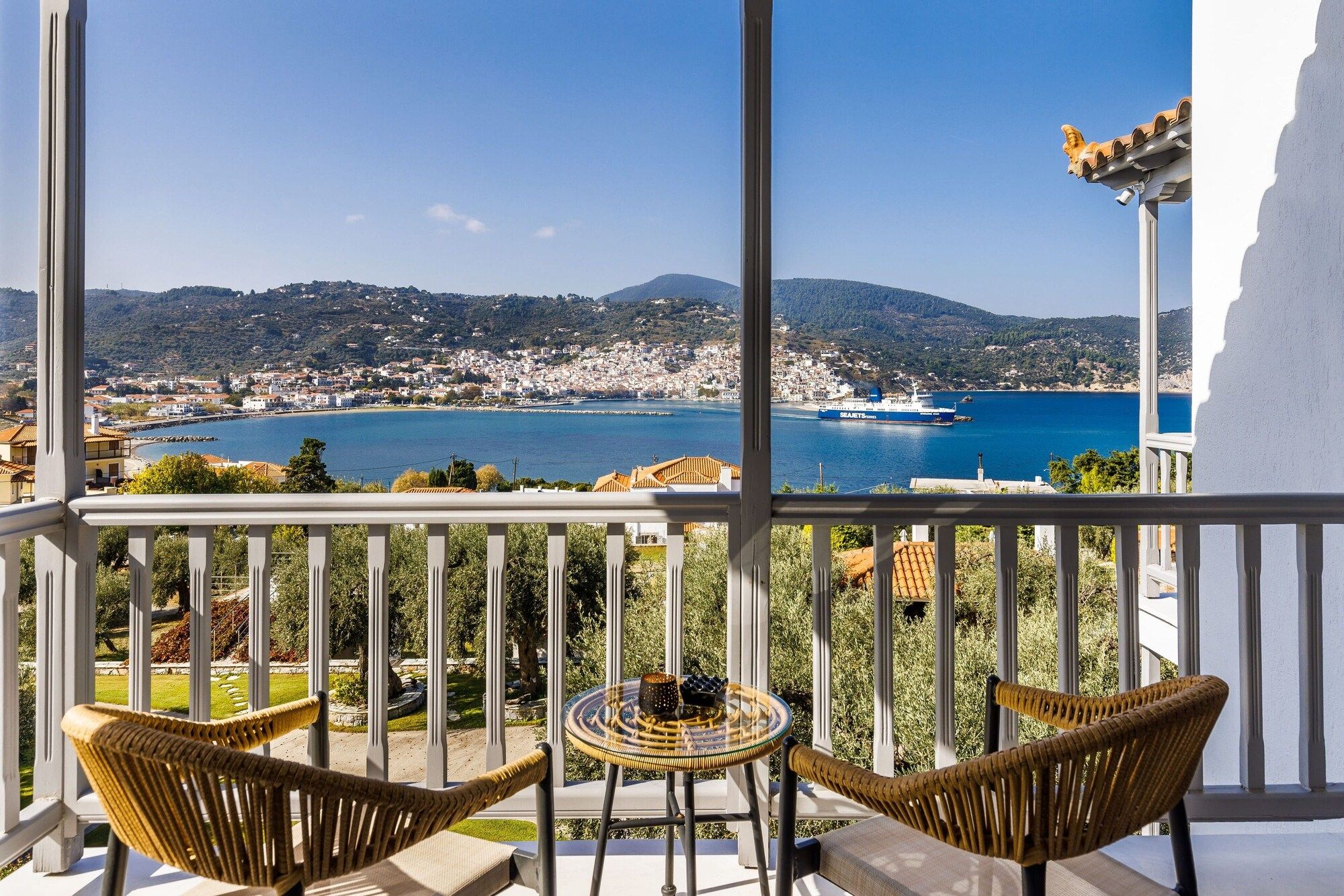 إفلاليا ستوديوز آند فيلاز