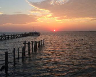 Just Reduced For The Month Of June!! Holgate Beach House - 5 Br's -Sleeps 12 - Beach Haven - Bedroom