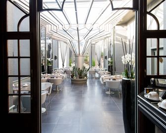 Hotel La Reine - ספא - חדר שינה