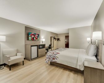 Red Roof Inn & Suites Newport - Middletown, RI - Middletown - Bedroom