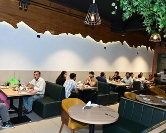 Hotel Kabira Prem Nisarga - Nāhan - Restaurante