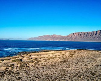 Casa Hespi-view to Famara Beach - Caleta de Famara