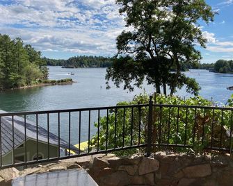 Kings' Landing Cottage in the Thousand Islands - Ivy Lea - Balcon