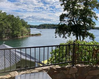 Kings' Landing Cottage in the Thousand Islands - Ivy Lea - Balcón