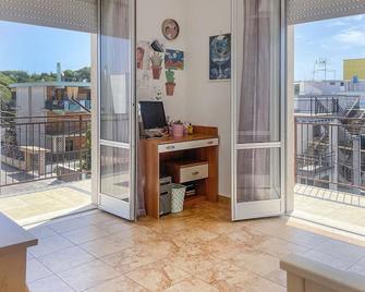 Amazing Apartment In Marina Di Ginosa - Ginosa Marina - Balcone