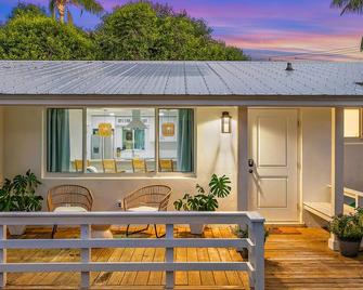 New Modern Coastal Home in Heart of Tequesta, FL - Tequesta - Patio