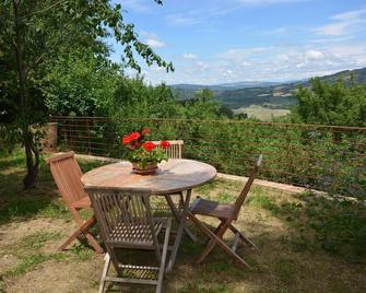 Holiday apartment Radicondoli for 1 - 4 persons with 2 bedrooms - Holiday apartment - Radicondoli - Patio