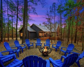Whispering Winds Luxury Cabin In Hochatown - Broken Bow - Binnenhof