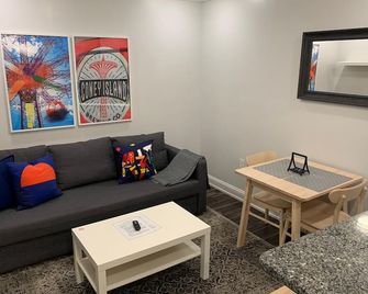 1703 5C · Artistic 1bed Apt/20 min to NYC-Parking Avail. - North Bergen - Living room