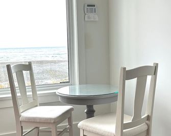 NEW 'Seabreeze B&B' on walkout beach in beautiful Qualicum Beach - Qualicum Beach - Dining room