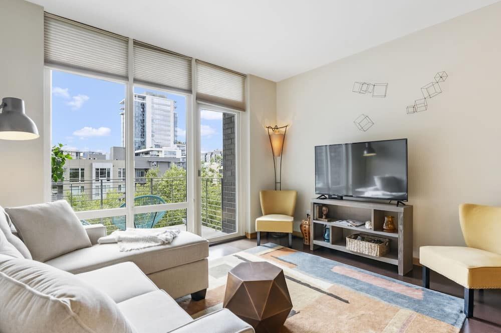 Pearl Pad: Enjoy River, Shopping, Dining. Balcony, Garage and free EV chging! - Portland - Olohuone