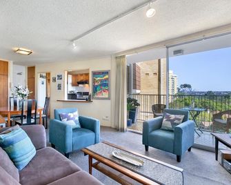 Mosman - Mos72 Prince Street - Modern 1br With Balcony Between Mosman Cremorne Junctions - Mosman - Sala de estar