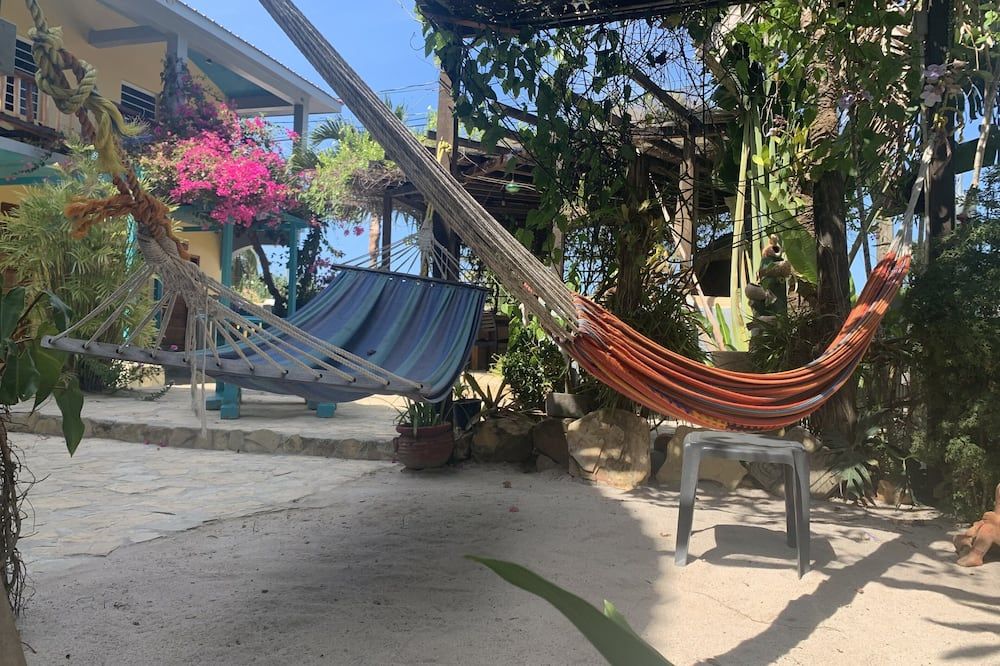 Private Orchid Room w/AC @ All Seasons Belize - Hopkins - Terasa