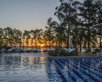 Awa Resort Hotel - Encarnación - Piscina